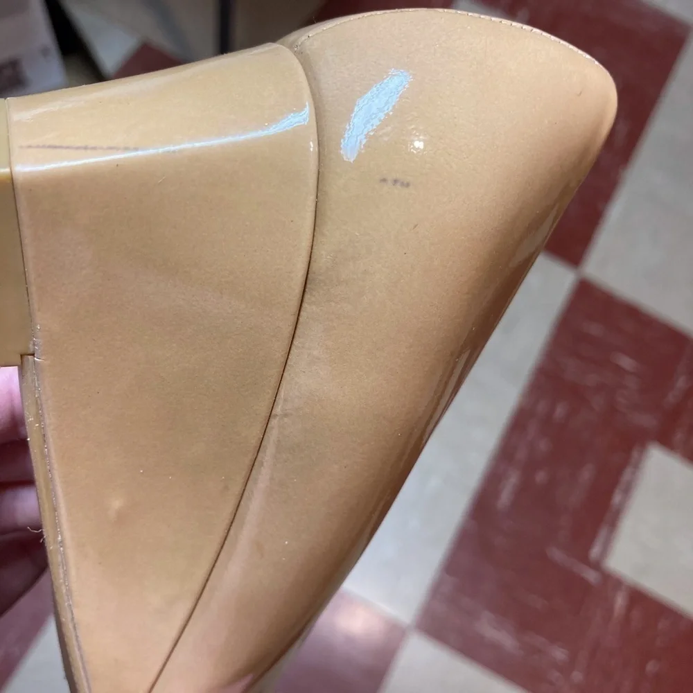 Stuart Weitzman 8 tan patent leather wedge heels